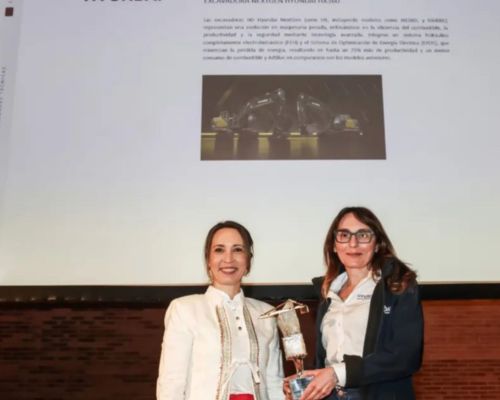 La excavadora NextGen Hyundai HX360 obtiene el Premio SMOPYC Plata