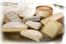 Fenil alerta sobre la entrada masiva de excedentes de leche en forma de quesos de bajo valor añadido